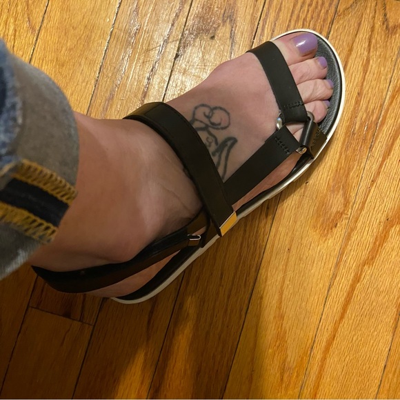 MIA - Picture 6 of 6